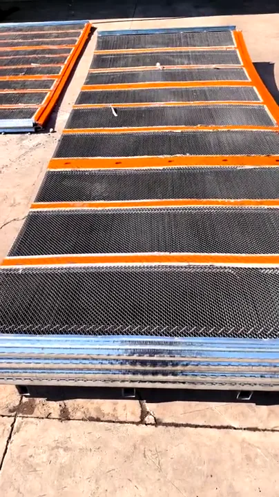 Self cleaning screen mesh with orange support strips and hooked end edges